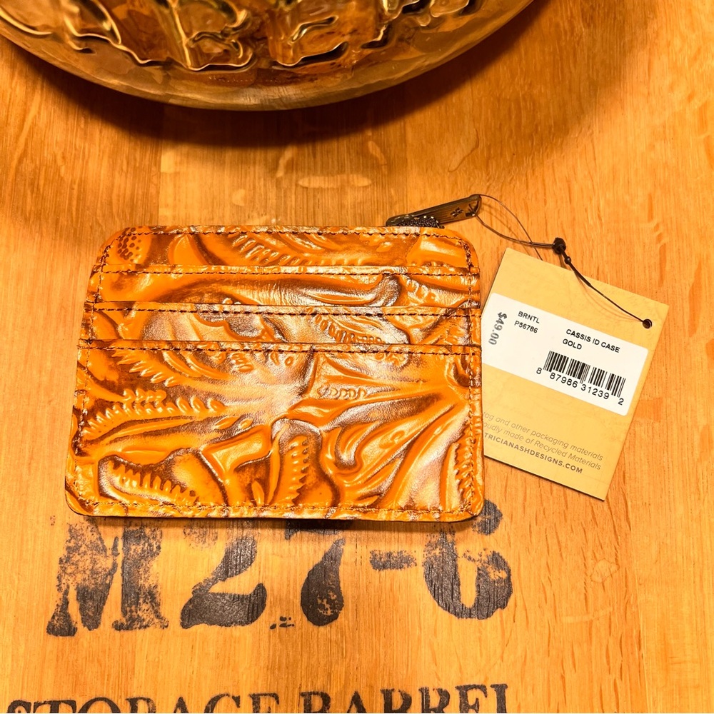 NWT! Patricia Nash Cassis Leather ID/Card Case Burnished Tooled Leather Gold